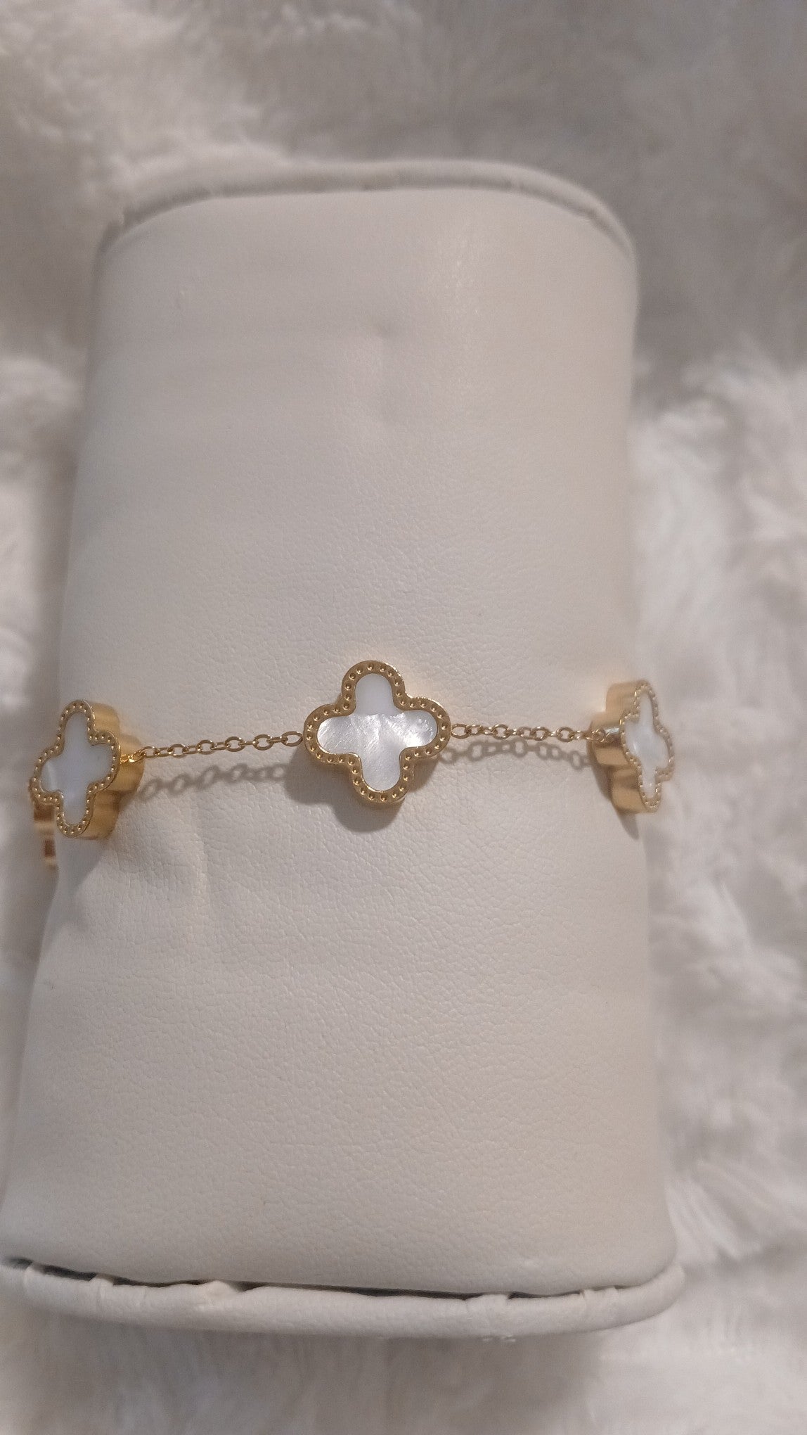 724-14 Gold Clover bracelet