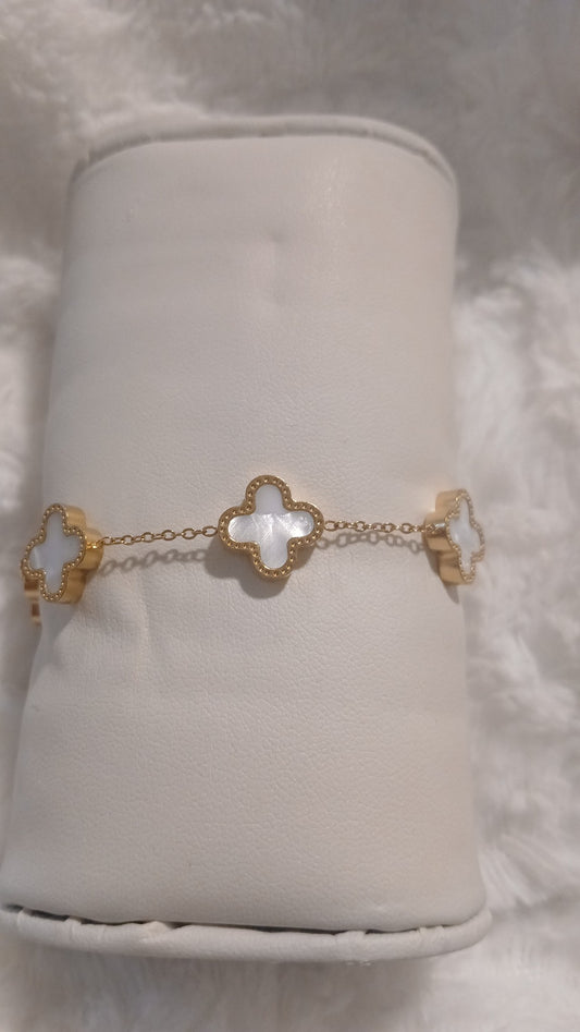 724-14 Gold Clover bracelet